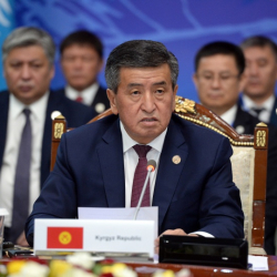 Сооронбай Жээнбеков прокомментировал встречу бывших президентов в Дубае