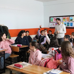 Из пострадавших районов юга Турции эвакуировали почти 100 тыс. школьников