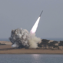 Түндүк Корея Жапон деңизине карай төрт стратегиялык ракета учурду