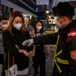 Китайский эксперт: Эпидемия COVID-19 в Китае в основном закончилась