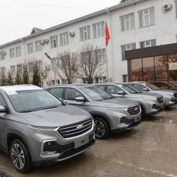 В Кыргызстане региональные чиновники получили новые Chevrolet Captiva