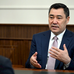 Садыр Жапаров: Келечекте паспорт жана сомду өзүбүз басып чыгарабыз