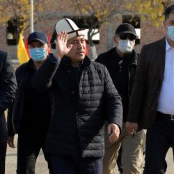 Өлкө башчысы Жапаров эскилерден арылып, жаңы жүздөргө басым коюшу зарыл