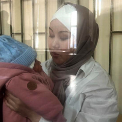 В Бишкеке женщину, родившую в СИЗО, освободили