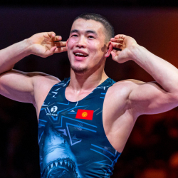 Болгария: Акжол Махмудов жарым финалда