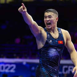 Дагы бир алтын! Акжол Махмудов Болгариядагы мелдеште жеңишти багындырды