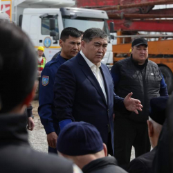 Камчыбек Ташиев Сузак районунда жаңы төрөт үйдүн курулушуна капсула салды