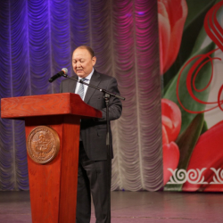 Калаа башчысы Эмилбек Абдыкадыров айымдарды келе жаткан майрамы менен куттуктады!