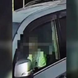 ВИДЕО - Жаш бала унаа айдап бара жатканы видеого түшүп калган