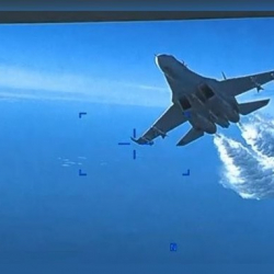 ВИДЕО - Пентагон показал видео инцидента с российскими истребителями и американским дроном над Черным морем