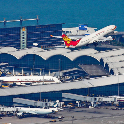 Гонконг аэропортундагы системанын бузулушуна байланыштуу 50дөн ашык каттам кармалып калды