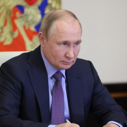 Путин: Экономика России начинает развиваться по новой модели