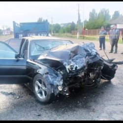 На Иссык-Куле люди садились в авто, в него врезалось другое, погибли двое