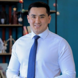 ФОТО - Депутат ЖК Жаныбек Абиров решил сдать мандат