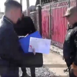 ВИДЕО-Как задерживали сотрудников Первомайского РОВД