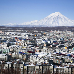 Үйдү улам силкип... Камчаткадагы жер титирөөнүн видеосу тарады