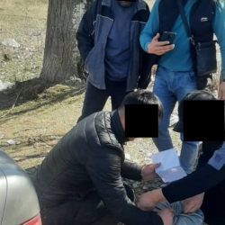 ВИДЕО - Түптө жергиликтүү тургундун үйүнөн ири өлчөмдө баңгизат табылды