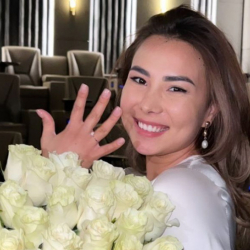 Аяна Касымова келиндик милдетти аткаргысы келбей жолдошу менен ажыраштыбы?