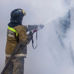 Бишкекте курулуп жаткан көп кабаттуу үйдөн чыккан өрт өчүрүлдү