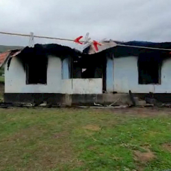 Ичинде эгиз балдар болгон. Жалал-Абадда турак үйгө чагылган түшкөн