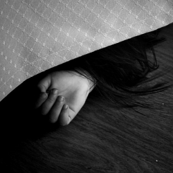 47 жаштагы аялдын башы башка жерден, денеси башка жерден табылды