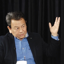 Өмүрбек Суваналиев депутаттыкка ат салышат