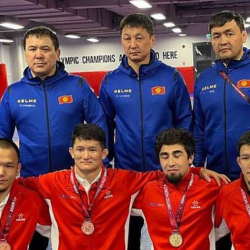 Президент Азия чемпионатында байге алган балбандарды куттуктады