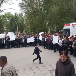 №1 мектеп-гимназиясындагы митинг. Бишкек мэриясы окуя боюнча маалымат берди