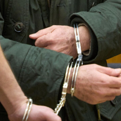 Жер тилкелерин саткан. УКМК Сузак айыл өкмөтүнүн экс-башчысын кармады