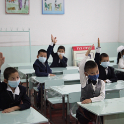 В Бишкеке митингуют школьники — что произошло, рассказали в мэрии