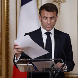 Макрон Кытайга Орусия менен Украинанын ортосундагы тынчтык планын сунуштайт