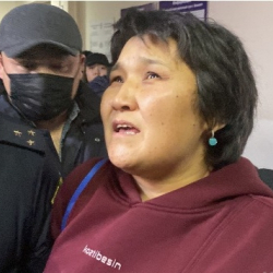 Рита Карасартова: Көп сүйлөгөнүм үчүн камакта калдым окшойт