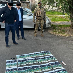 Прокурордун жардамчысы 450 миң сом пара менен кармалды