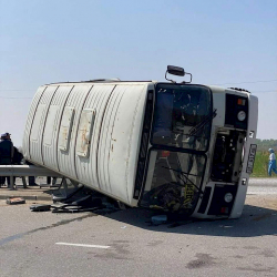 Биринин абалы өтө оор. Окуучулардын катышуусундагы жол кырсыгында жабыркагандардын саны өстү