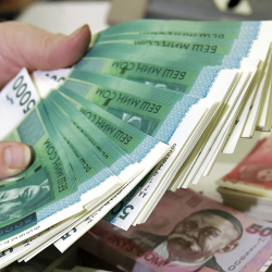 Демөөрчүлөрдөн президенттин фондуна эки банктан 150 миллион сом түшкөн