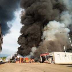 Имарат толугу менен талкаланган. Пакистандын полиция бөлүмүндө жарылуу болуп, 16 кызматкер каза болду