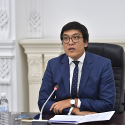 В Жогорку Кенеше предложили уволить зампреда кабмина