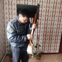 СҮРӨТ - Ысык-Көлдө 13 жаран  өз ыктыяры менен ок атуучу куралдарын тапшырды