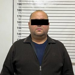 Ири суммада акча алып бербей койгон. Баткенде уюшкан кылмыштуу топтун активдүү мүчөсү кармалды