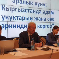 Адахан Мадумаров: Фабрики троллей работают 24/7, манипулируя общественным мнением