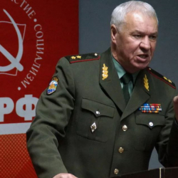 Власти РФ должны немедленно ударить по центру принятия решений в Киеве - депутат