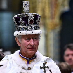 СҮРӨТ - Лондондо Карл IIIтүн тажыя кийүү аземи болуп өттү