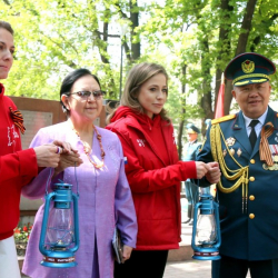 ФОТО - «Огонь памяти».  В Бишкеке прошла акция с участием российской телеведущей