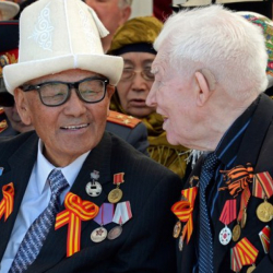 Ар бир ардагер – чыныгы баатыр! Президент кыргызстандыктарды куттуктады