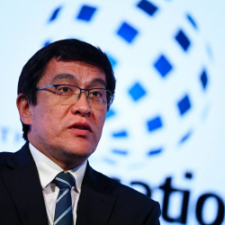 ФОТО - Эдиль Байсалов улетел в Лондон. Для чего?