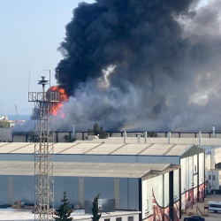 ВИДЕО - Анталья портунда ири өрт чыкты