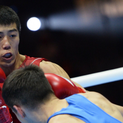 ВИДЕО - Первый призер чемпионата мира по боксу вернулся в Кыргызстан. Кто его поздравил?