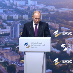 Путин: Эта «ветка» сможет конкурировать за грузовые потоки с традиционными перевозками