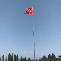 В селе Максат на границе с Таджикистаном установлен флаг Кыргызстана