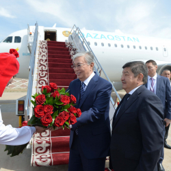 Казакстандын президенти Касым-Жомарт Токаев Кыргызстанга келди